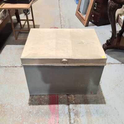 METAL TRUNK
