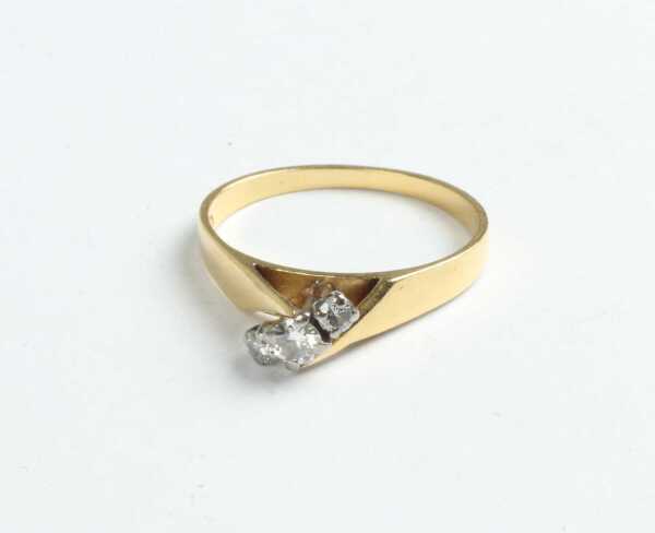 DIAMOND RING