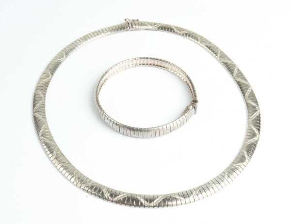 SILVER NECKLACE