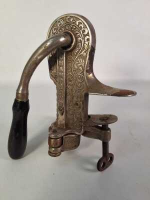 1332 · CORK SCREW BOTTLE OPENER