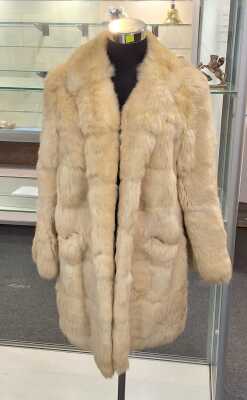 1401 · FUR COAT