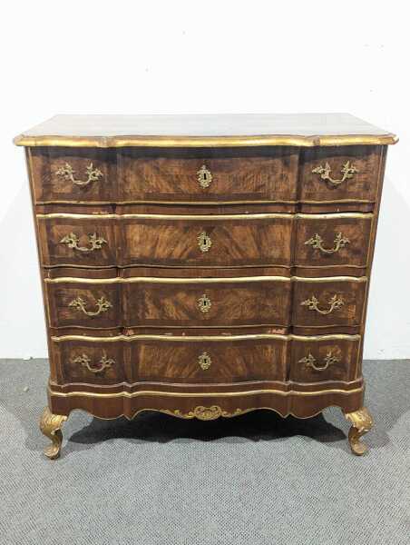 CHEST OF DRAWERS