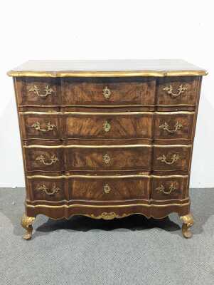 29 · CHEST OF DRAWERS