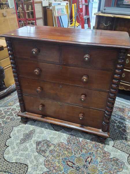 CHEST OF DRAWERS