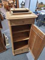 LINEN CUPBOARD - 2