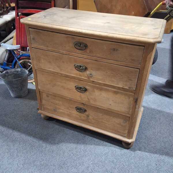 CHEST OF DRAWERS