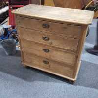CHEST OF DRAWERS