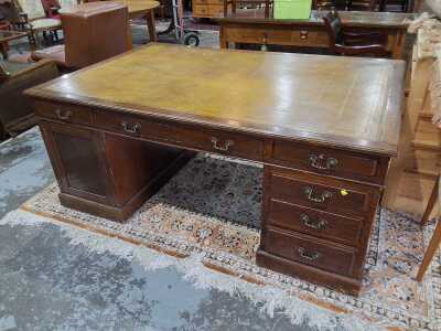 Partners Desk