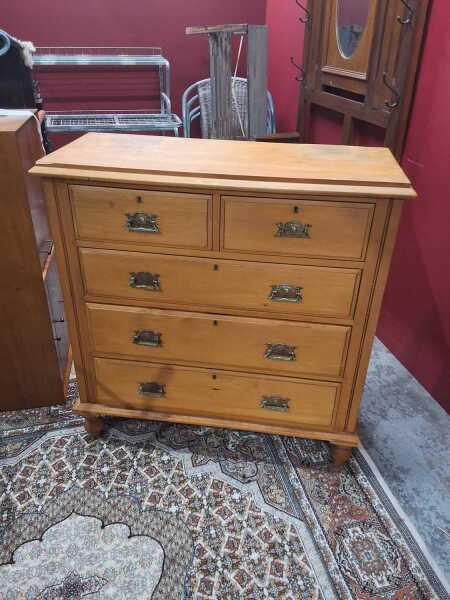 CHEST OF DRAWERS