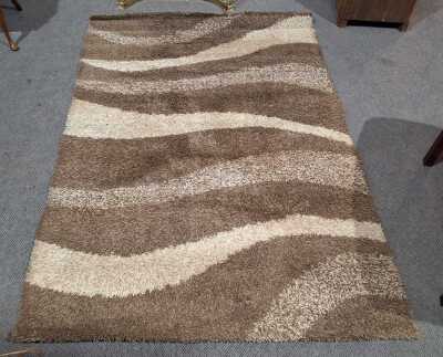 325 · SHAG PILE RUG