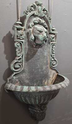 470 · LION WALL FOUNTAIN