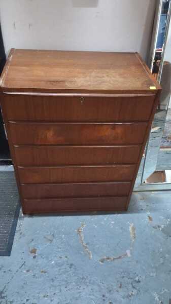 CHEST OF DRAWERS