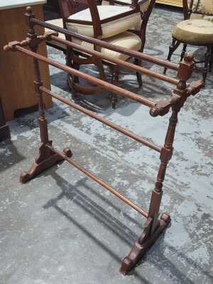 45 · TOWEL RAIL