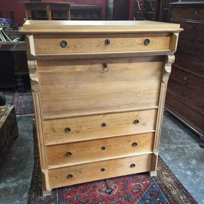 107 · SECRETAIRE