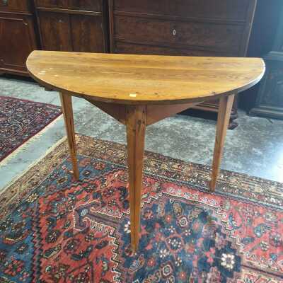 109 · HALL TABLE