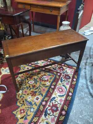 156 · PIANO STOOL
