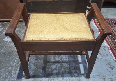 240 · PIANO STOOL