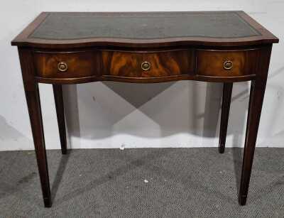 250 · PETITE DESK