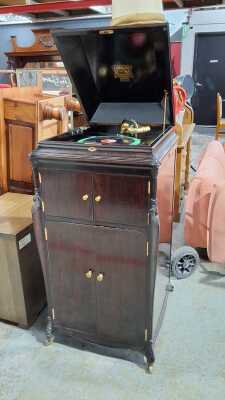 252 · HMV GRAMOPHONE