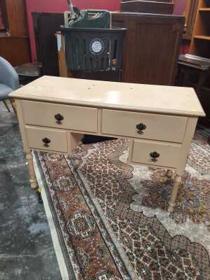304 · DESK
