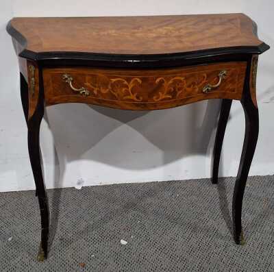 394 · PETITE CONSOLE