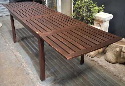 426 · OUTDOOR DINING TABLE