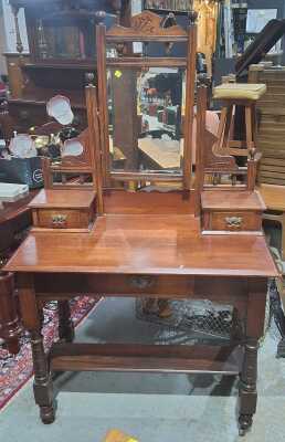 438 · DRESSING TABLE