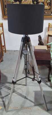523 · FLOOR LAMP