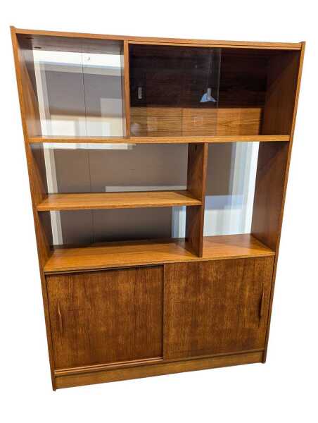 ROOM DIVIDER