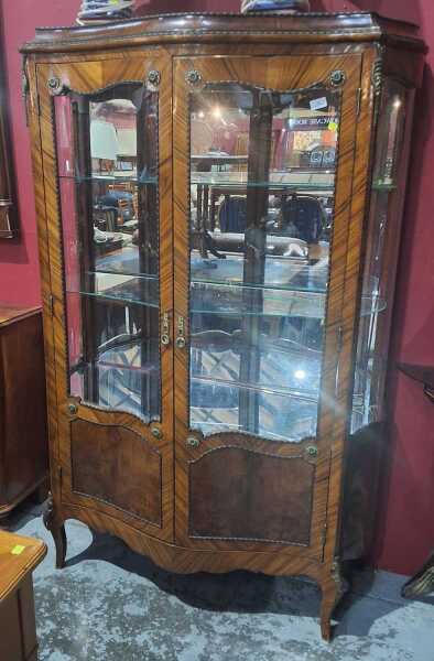 VITRINE CABINET