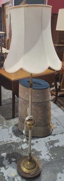 FLOOR LAMP