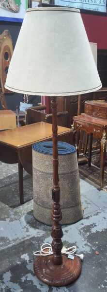 FLOOR LAMP