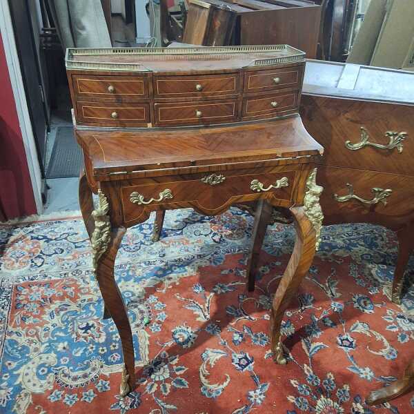 LADIES DESK