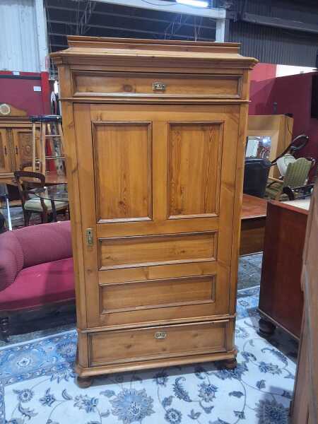 ARMOIRE
