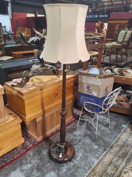 STANDARD LAMP