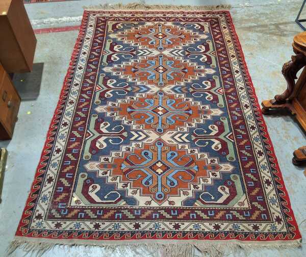 FLOOR RUG