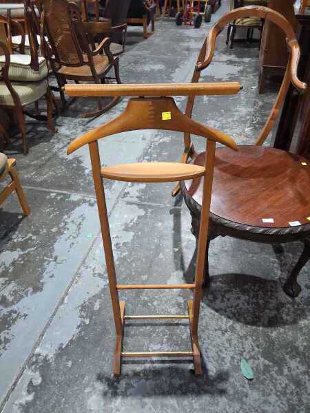 VALET STAND