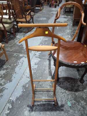 VALET STAND