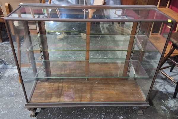 SHOP DISPLAY CABINET
