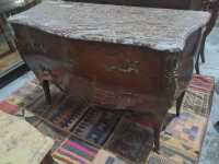 BOMBE COMMODE