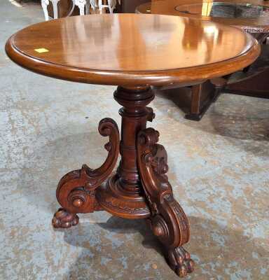 WINE TABLE