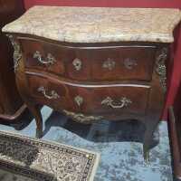 BOMBE COMMODE