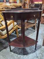 CORNER TABLE