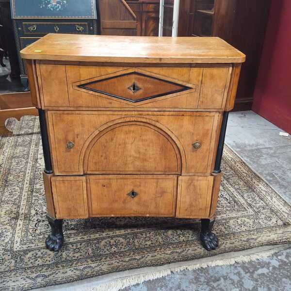 CHEST OF DRAWERS