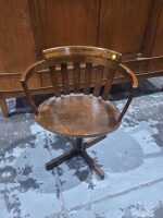 CAPTAINS CHAIR