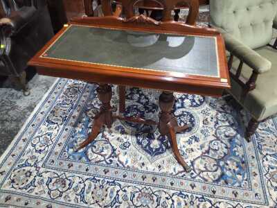 Ladies Desk