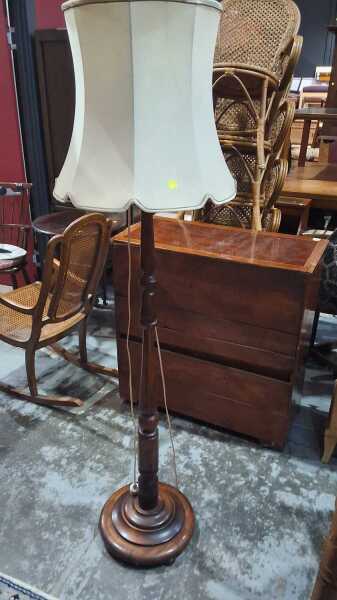 STANDARD LAMP