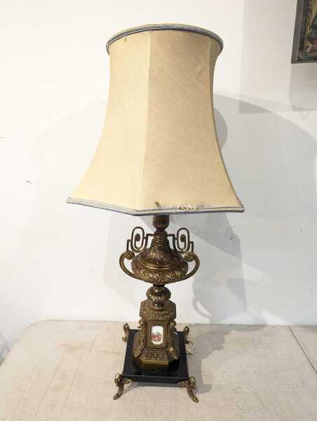 TABLE LAMP