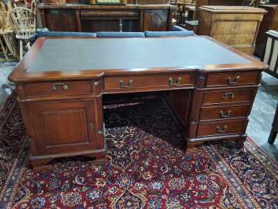 Partners Desk