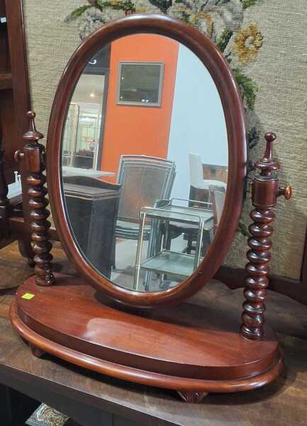 DRESSING MIRROR